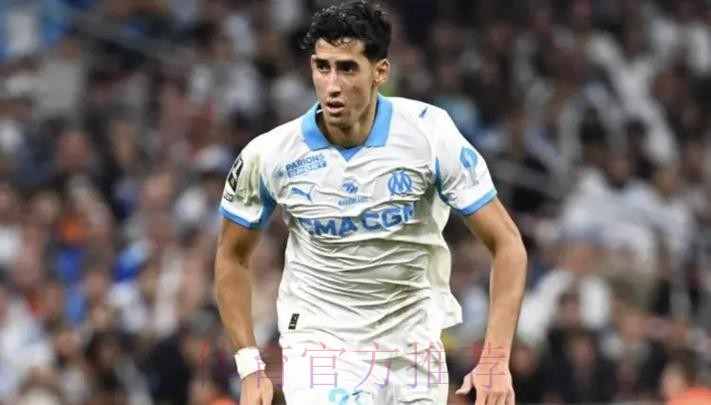 记者:马赛后卫阿格德头部遭撞击 无缘出战皇马 记者:马赛后卫阿格德头部遭撞击 无缘出战皇马